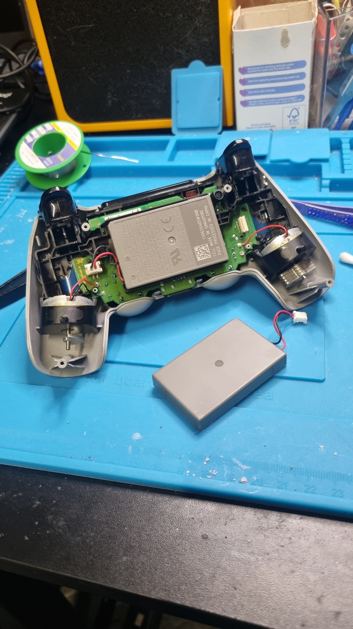 Inside Contoller Sony Inside A Playstation Controller Sony DualShock4 PS4 Wireless ...